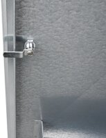 Peetz Sattelschrank ab 106 x 60 x 60 cm, verzinktes Stahlblech, 1 Hutablage, 2 Rundrohrstützen schwarz, 4 verzinkte Trensenhaken, Flaschenhalter i.d. Tür, Zylinderschloss incl. 2 Schlüssel