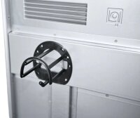 Peetz Sattelschrank ab 106 x 60 x 60 cm verzinktes Stahlblech, 1 Hutablage, 2 Sattelträger schwarz, 4 Kunststoff-Trensenhalter schwarz, 1 Flaschenhalter, 1 Griffmuldenschloss