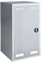 Peetz Sattelschrank ab 106 x  60 x 60 cm, verzinktes Stahlblech,  1 Hutablage, 1 Sattelträger schwarz, 4 Kunststoff-Trensenhalter schwarz, 1 Flaschenhalter, 1 Griffmuldenschloss