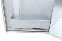 Peetz Sattelschrank ab 106 x  60 x 60 cm, verzinktes Stahlblech,  1 Hutablage, 1 Sattelträger schwarz, 4 Kunststoff-Trensenhalter schwarz, 1 Flaschenhalter, 1 Griffmuldenschloss