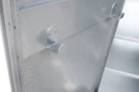 Peetz Sattelschrank ab 106 x 60 x 60 cm, verzinktes Stahlblech, 1 Hutablage, 2 Ablagen, 4 verzinkte Trensenhaken, 1 Flaschenhalter, 1 Zylinderschloss