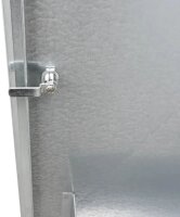 Peetz Sattelschrank ab 106 x 60 x 60 cm, verzinktes Stahlblech, 1 Hutablage, 2 Ablagen, 4 verzinkte Trensenhaken, 1 Flaschenhalter, 1 Zylinderschloss