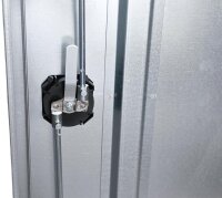 Peetz Westernsattelschrank ab 150 x 70 x 75 cm, verzinktes Stahlblech, 1 Hutablage, 1 Ablage, 1 Westernsattelhalter schwarz, 4 Kunststoff-Trensenhalter schwarz