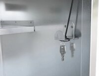 Peetz Sattelschrank 125 x 60 x 60 cm, verzinktes Stahlblech, 1 Hutablage, 1 Rundrohrstütze schwarz, 4 verzinkte Trensenhaken