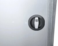 Peetz Sattelschrank 125 x 60 x 60 cm, verzinktes Stahlblech, 1 Hutablage, 2 Sattelträger schwarz, 4 Kunststoff-Trensenhalter schwarz