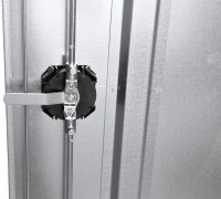 Peetz Sattelschrank 180 x 70 x 70 cm, verzinktes Stahlblech, 2 Ablagen, 2 Sattelträger schwarz, 4 Kunststoff-Trensenhalter schwarz