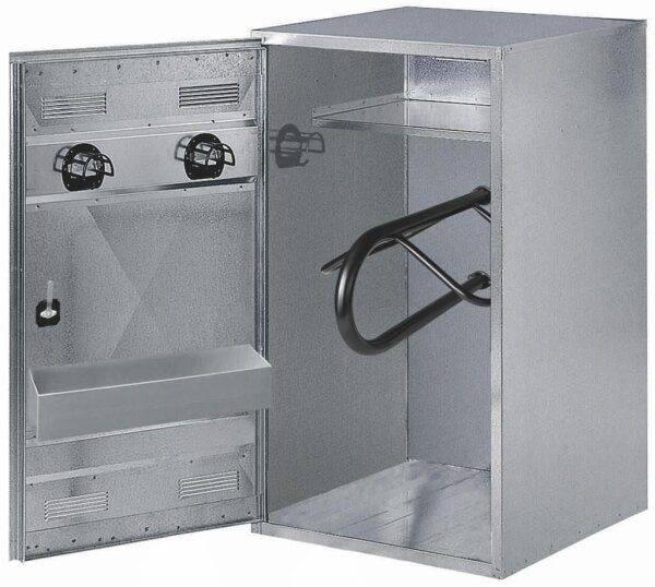 Peetz Westernsattelschrank 120 x 70 x 75 cm, verzinktes Stahlblech, 1 Hutablage, 1 Westernsattelhalter schwarz, 4 Kunststoff-Trensenhalter schwarz, 1 Flaschenhalter, 1 Griffmuldenschloss