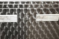 Peetz Turniersattelschrank mit Deckel aus hochwertigem Edelstahl 4301 Oberfläche kreismarmoriert