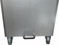 Peetz Turniersattelschrank für Westernsättel mit Deckel aus verzinktem Stahlblech, fahrbahr