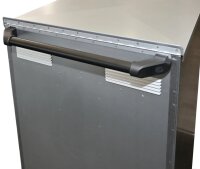 Peetz Turniersattelschrank für Westernsättel mit Deckel aus verzinktem Stahlblech, fahrbahr